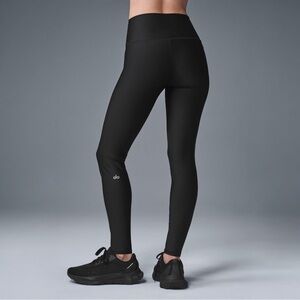 ALO Yoga Winter Warm Airlift High-Waist Leggings in Black - Size Small